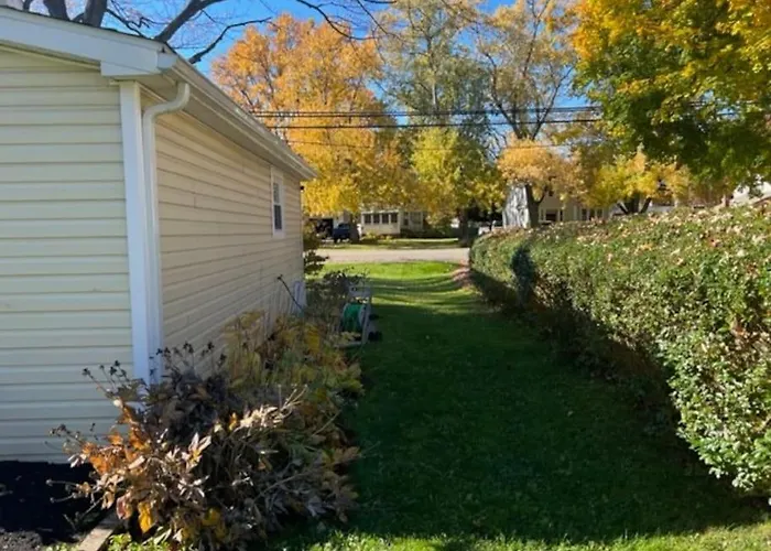 Theos Cottage Niagara